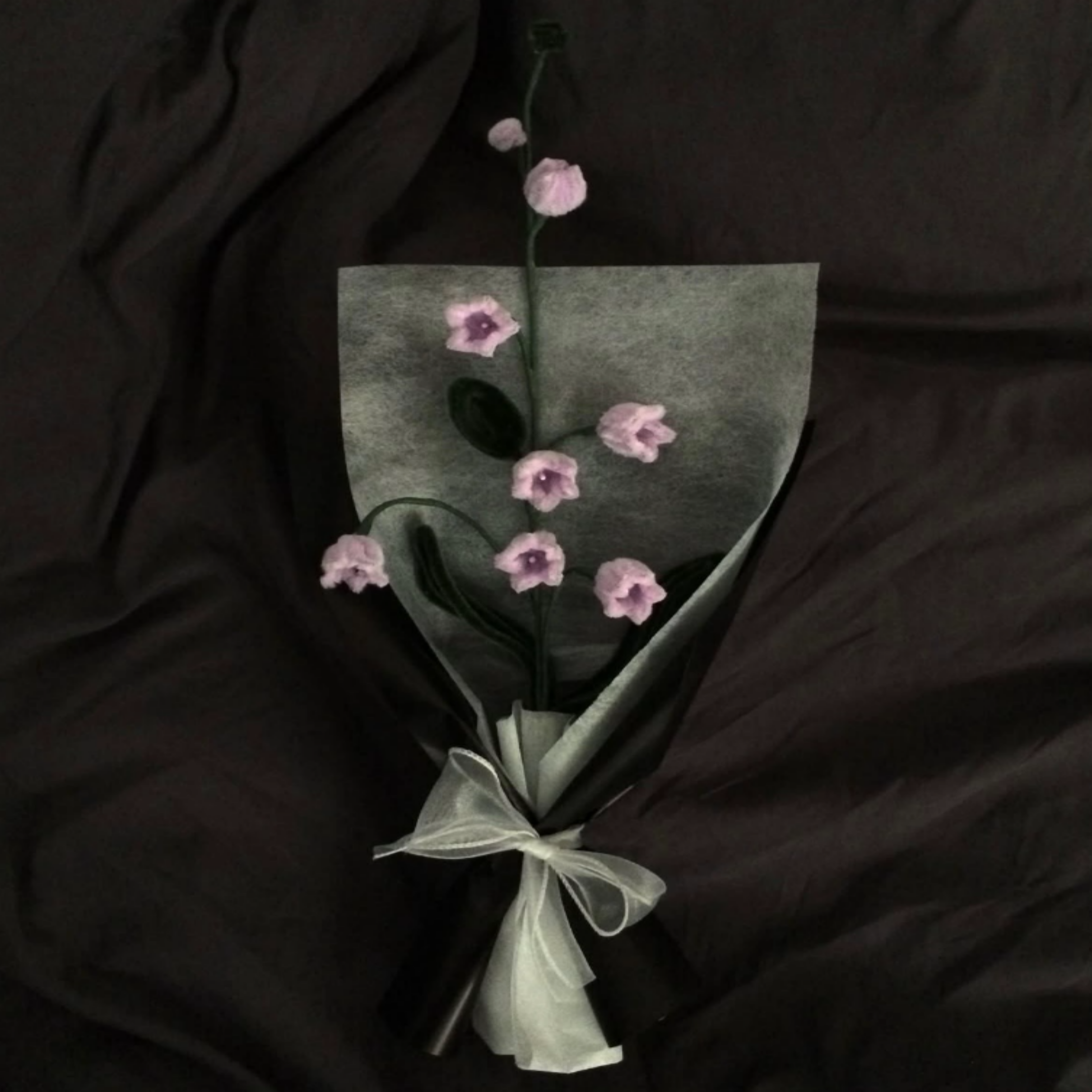 은은한 속삭임 (밤의 고백) 꽃다발